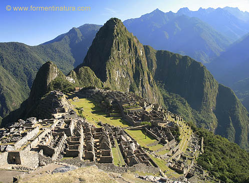 Vista desde la llamada Casa del Guardián, Machu Picchu, Cuzco, Perú © Formentí 010 completa